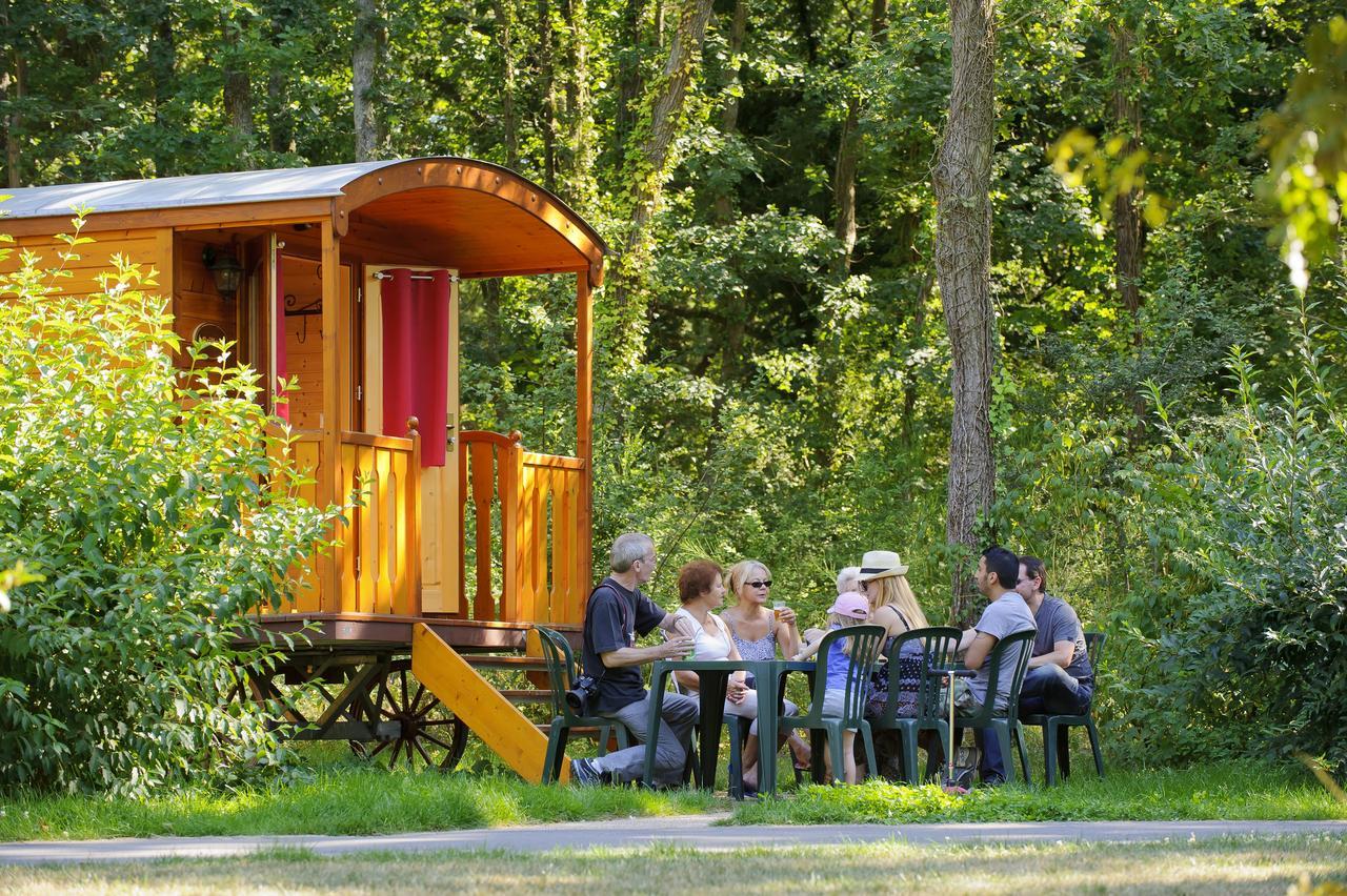 Вилла Roulottes De Bois Le Roi Экстерьер фото